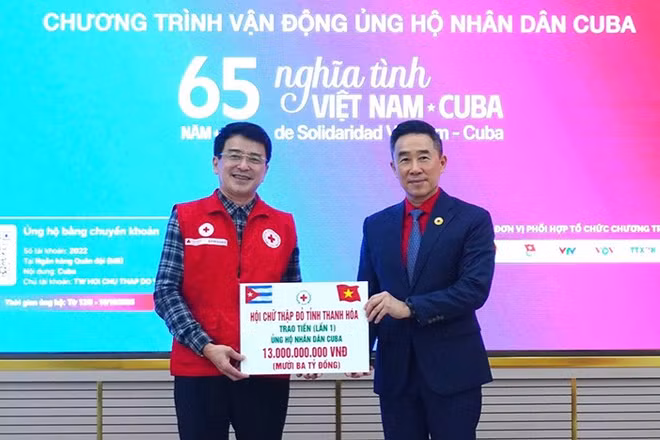 Trung ương Hội Chữ thập đỏ Việt Nam tiếp nhận 13 tỷ đồng ủng hộ nhân dân Cuba từ đại diện tỉnh Thanh Hóa.