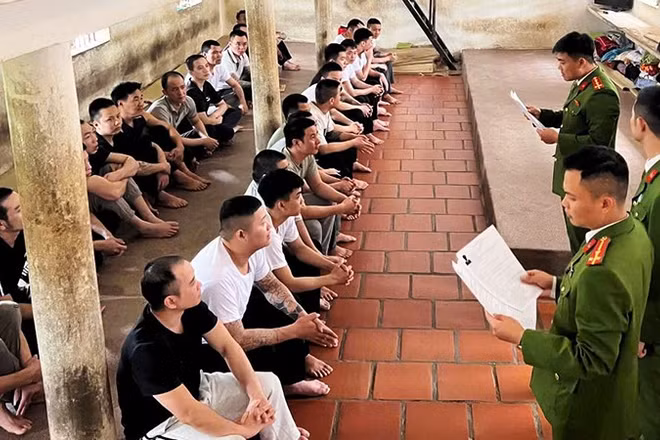 Công an phổ biến quyền bầu cử tới những người bị tạm giam, tạm giữ.