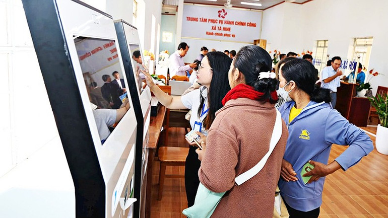 Ứng dụng công nghệ vào giải quyết thủ tục hành chính tại xã Tà Hine (tỉnh Lâm Đồng). 41-4434.jpg