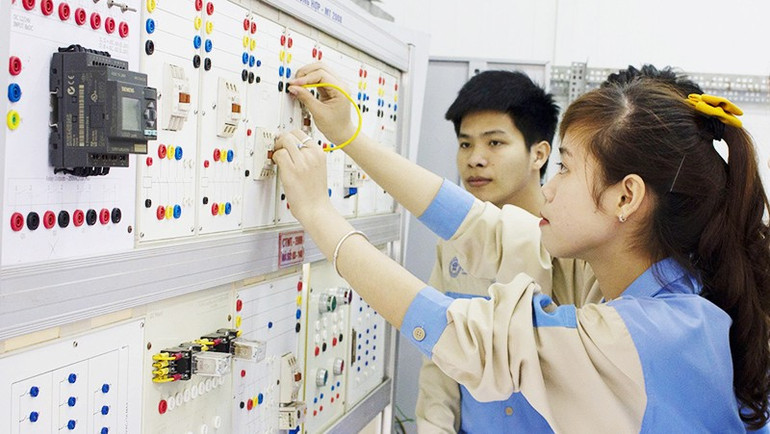 Đào tạo nghề tại Trường cao đẳng Cơ điện Hà Nội. Ảnh: NAM ANH 231.jpg