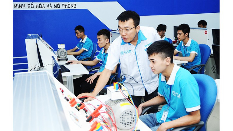 Lớp học thông minh số hóa tại Trường cao đẳng Cơ điện Hà Nội. Ảnh: HẢI NAM 231.jpg