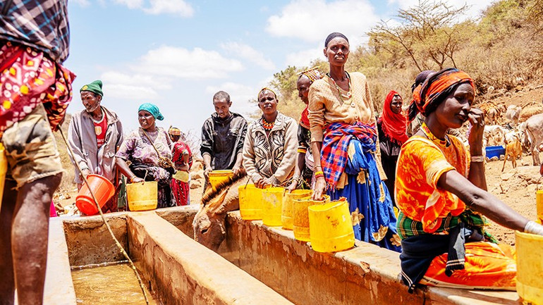 Hạn hán đe dọa bùng phát dịch bệnh ở Kenya.Ảnh: BLOOMBERG 152.jpg