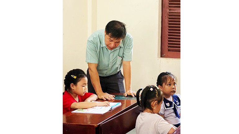 Thầy và trò trên đảo Sinh Tồn. 163.jpg