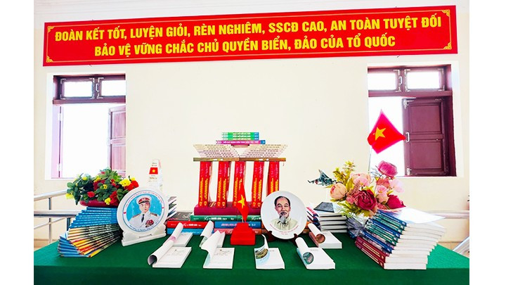 Một góc đọc trên đảo Len Đao. 131.jpg