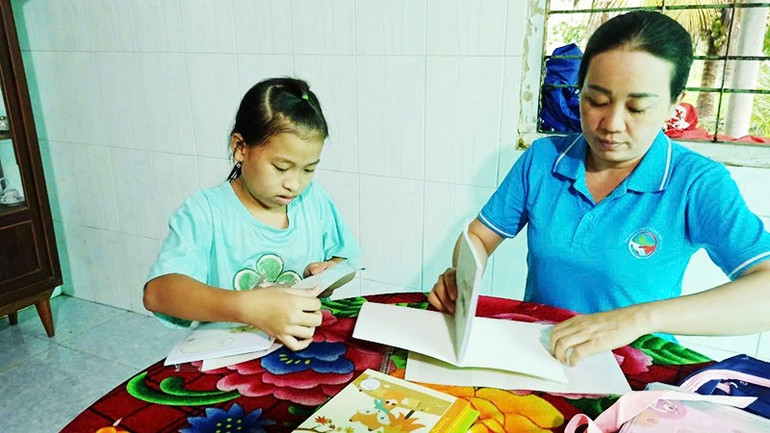 Sau đại dịch Covid-19, cả nước có hơn 2.300 trẻ em mất cả cha lẫn mẹ, cần được chăm sóc, vỗ về. 61.jpg