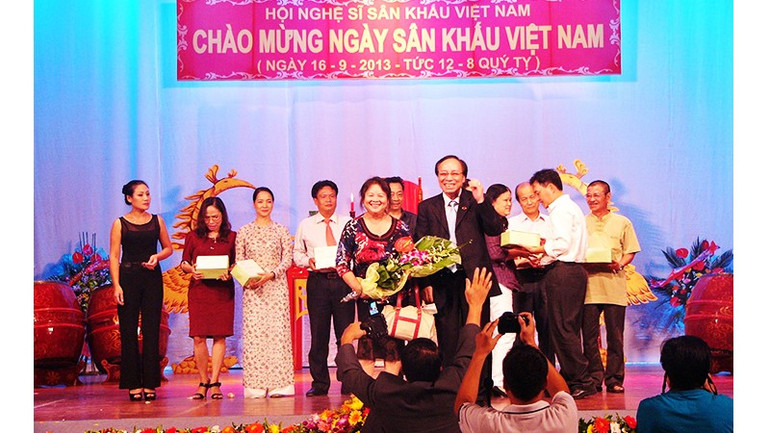 Cần phát huy tốt hơn truyền thống phối hợp giữa các hội và ngành văn hóa để tổ chức các sự kiện nghệ thuật. 132.jpg