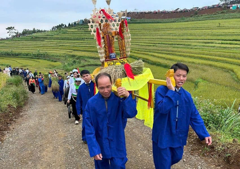 Ceremonia de Sărbătoare a Noului Orez (procesiunea spiritului orezului) cu participarea a sute de artizani și oameni. z7153587403080-6999c72c2e3c09b722df4afa909905a1.jpg