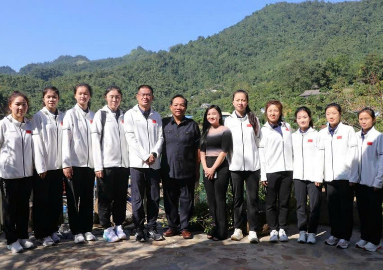 អត្តពលិកអាចទស្សនា និងគយគន់ភាពស្រស់ស្អាតនៃភ្នំ និងព្រៃឈើ និងរោងចក្រវារីអគ្គិសនី Hoa Binh។ z7225044499899-a990746ca5cd4e46043f55084162f587.jpg