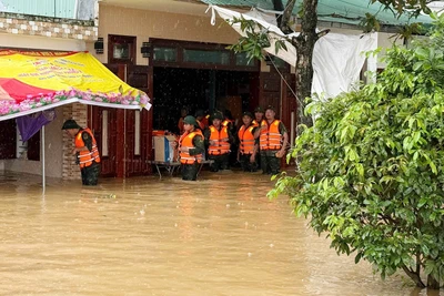 Lực lượng Quân khu kiểm tra thực tế tại thôn Tây An, xã Hoà Vang.