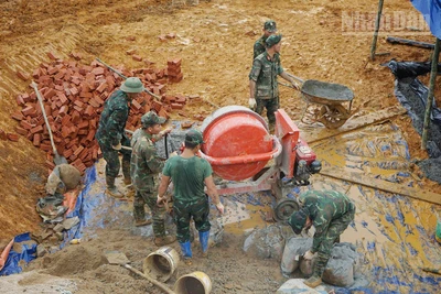 Sôi nổi trên công trường Mô Rỗi.