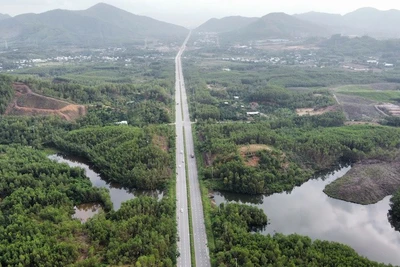 Phân khu Sườn đồi, khu vực núi Dương Ba Làng qua xã Hòa Sơn cũ.