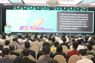 Khai mạc hội nghị.