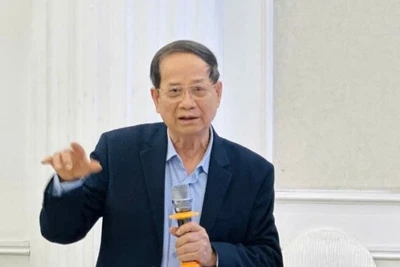 Phó Giáo sư, Tiến sĩ Ngô Trí Long.