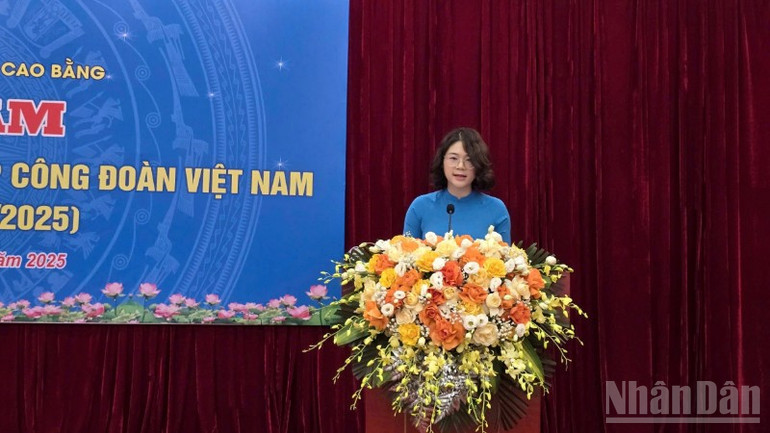 Lãnh đạo Liên đoàn Lao động tỉnh Cao Bằng phát biểu ý kiến tại Tọa đàm. ndo_br_z6842399406214-f98ec5401dc2038aed6659be65ec59a0-7913.jpg