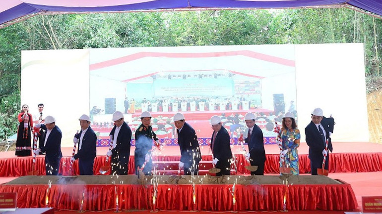 គណៈប្រតិភូបានចាប់ផ្តើមសាងសង់សាលាបឋមសិក្សា និងអនុវិទ្យាល័យ ឌិញផុង។ z7205020782684-120125bb4dcd0d7a3c4cbcdad427debd-3347.jpg