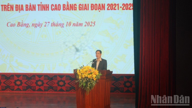 Lãnh đạo tỉnh Cao Bằng phát biểu ý kiến tại Hội nghị. ndo_br_dsc-0072-8450.jpg