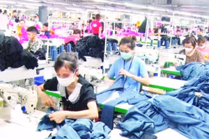 Công nhân may tại Công ty cổ phần Tập đoàn Tiên Sơn Thanh Hóa.