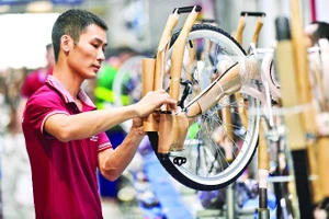 Dây chuyền sản xuất xe đạp Thống Nhất, góp phần nâng tầm giá trị sản phẩm “Made in Vietnam”. (Ảnh: THÀNH ĐẠT) 