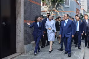 Thủ tướng Phạm Minh Chính thăm Khu Di tích Đại hội Đại biểu toàn quốc lần thứ nhất của Đảng Cộng sản Trung Quốc. (Ảnh: VGP/Nhật Bắc)