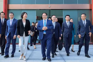 Thủ tướng Phạm Minh Chính thăm Phòng Triển lãm phát triển và mở cửa Phố Đông (Thượng Hải). (Ảnh: VGP)