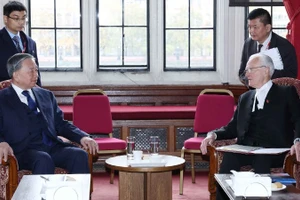 Tổng Bí thư Tô Lâm hội kiến Chủ tịch Thượng viện Anh John McFall, Nam tước McFall xứ Alcluith. (Ảnh: Thống Nhất/TTXVN)