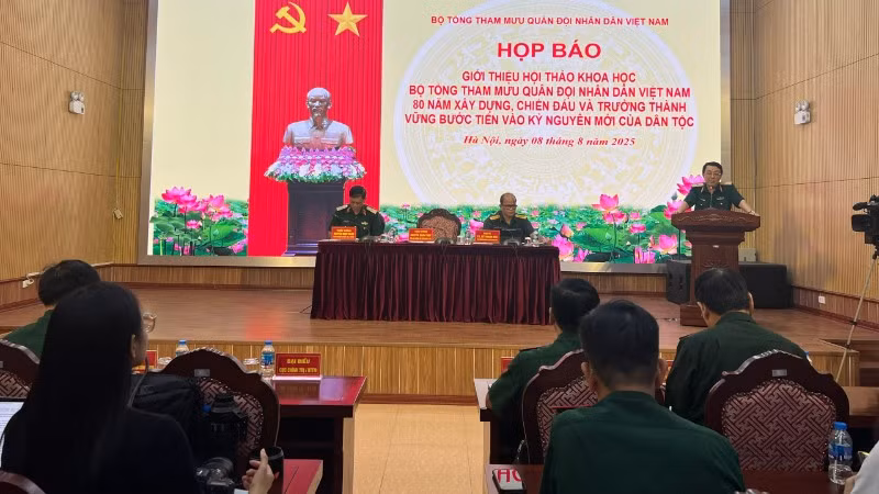 Quang cảnh buổi họp báo. 