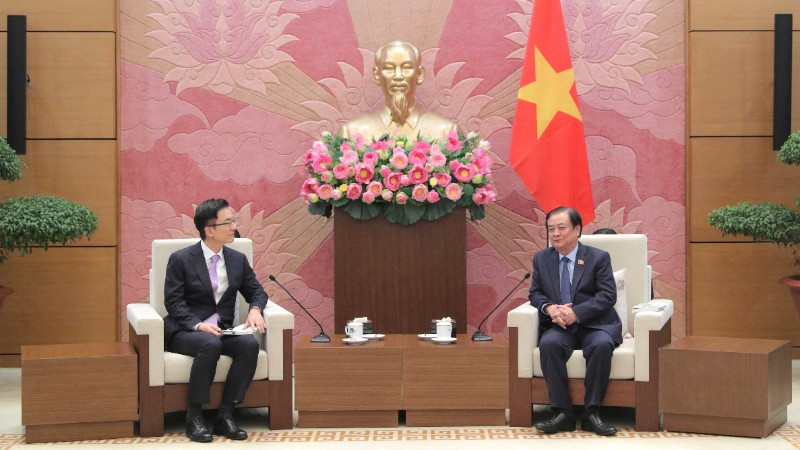 Phó Chủ tịch Quốc hội Lê Minh Hoan tiếp Phó Tổng Giám đốc phụ trách tài chính (CFO) của Samsung Điện tử Park Soon Cheol.