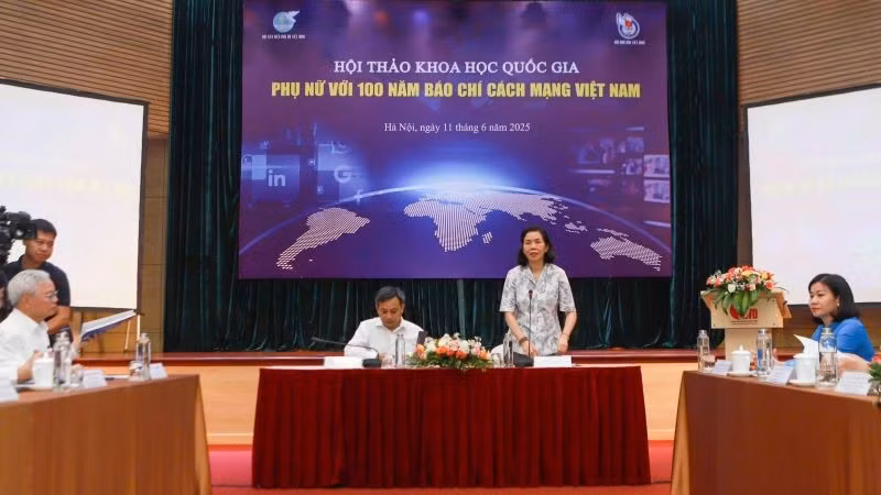 Hội thảo khoa học quốc gia “Phụ nữ với 100 năm Báo chí cách mạng Việt Nam”.