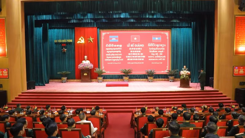 Quang cảnh lễ bế giảng.