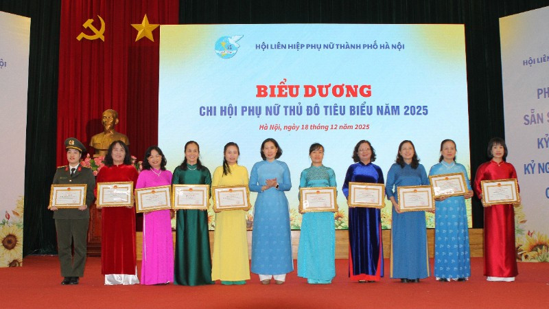 Biểu dương 10 Chi hội phụ nữ Thủ đô tiêu biểu năm 2025.