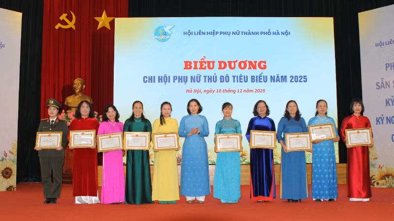 Biểu dương 10 Chi hội phụ nữ Thủ đô tiêu biểu năm 2025.