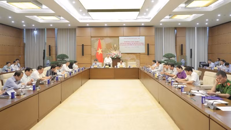 Toàn cảnh cuộc làm việc của Đoàn giám sát. 