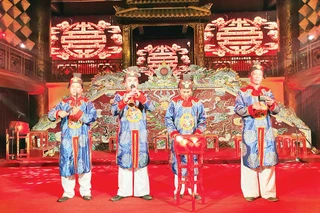 Biểu diễn nhạc cung đình tại nhà hát Duyệt Thị Đường (nằm giữa Hoàng thành Huế). Đây là nhà hát cổ nhất của Việt Nam, được xây dựng dưới thời Vua Minh Mạng vào năm 1826. Ảnh: Khiếu Minh