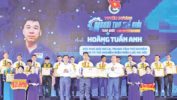 Kỹ sư Hoàng Tuấn Anh nhận danh hiệu “Người thợ trẻ giỏi” toàn quốc lần thứ XV năm 2025.