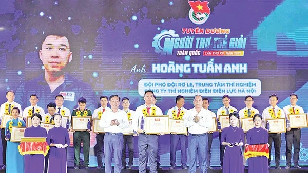 Kỹ sư Hoàng Tuấn Anh nhận danh hiệu “Người thợ trẻ giỏi” toàn quốc lần thứ XV năm 2025.