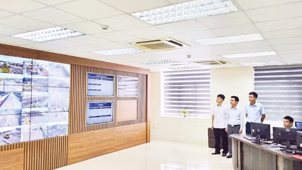 Trung tâm giám sát tập trung tại Công ty Kho vận Đá Bạc.
