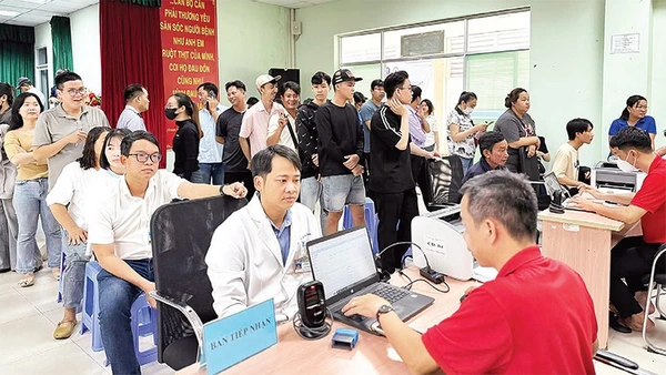 Người dân Cần Thơ hiến máu tình nguyện dịp cuối năm.