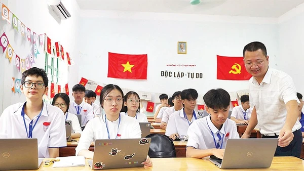 Trường trung học phổ thông Vũ Thê Lang, phường Việt Trì đẩy mạnh ứng dụng công nghệ thông tin vào giảng dạy.