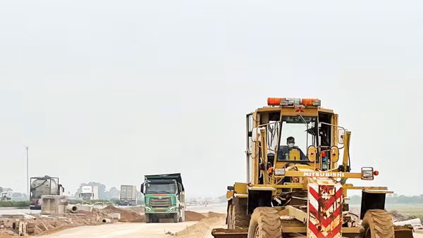 Nhà thầu thi công tuyến đường tiếp giáp với đường nối cao tốc Hà Nội-Hải Phòng và Cầu Giẽ-Ninh Bình.