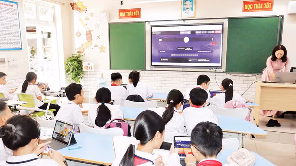 “Phòng học thông minh, tương tác đa phương tiện” tại Trường trung học cơ sở Hoàng Diệu (phường Lê Chân, thành phố Hải Phòng).