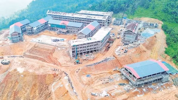 Trường phổ thông dân tộc nội trú tiểu học và trung học cơ sở Pha Long đang dần hoàn thiện, sẵn sàng đón học sinh trong năm học mới. 