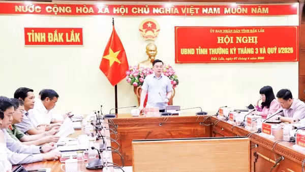 Chủ tịch Ủy ban nhân dân tỉnh Đắk Lắk Đỗ Hữu Huy chủ trì hội nghị đánh giá tình hình kinh tế-xã hội quý I của tỉnh.