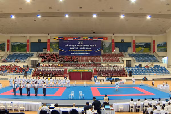 Quang cảnh Nhà thi đấu thể dục, thể thao tỉnh Ninh Bình - nơi diễn ra Giải vô địch Karate Đông Nam Á lần thứ 13. (Ảnh: HOÀI THU)