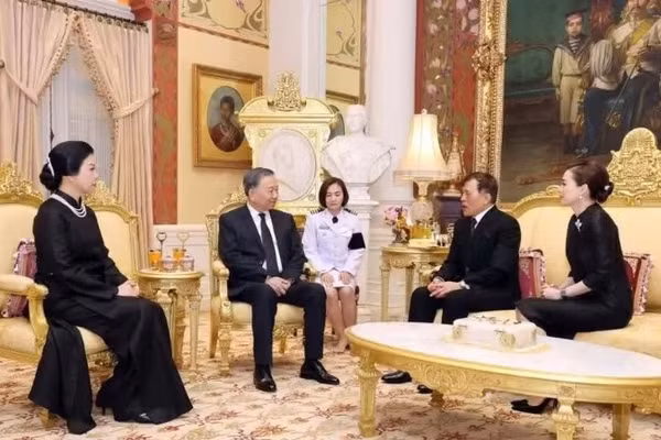 Tổng Bí thư, Chủ tịch nước Tô Lâm và Phu nhân Ngô Phương Ly hội kiến Nhà Vua Thái Lan Maha Vajiralongkorn và Hoàng hậu. (Ảnh: Hoàng gia Thái Lan) 