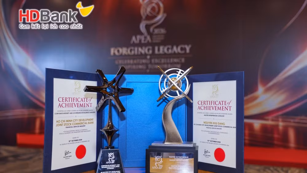 HDBank nhận giải “Doanh nghiệp Quản trị Bền vững và Minh bạch” tại Asia Pacific Enterprise Awards (APEA) 2026. Cùng sự kiện, ông Nguyễn Hữu Đặng - Tổng Giám đốc HDBank được trao giải “Doanh nhân xuất sắc châu Á”. (Ảnh : HDBank) 