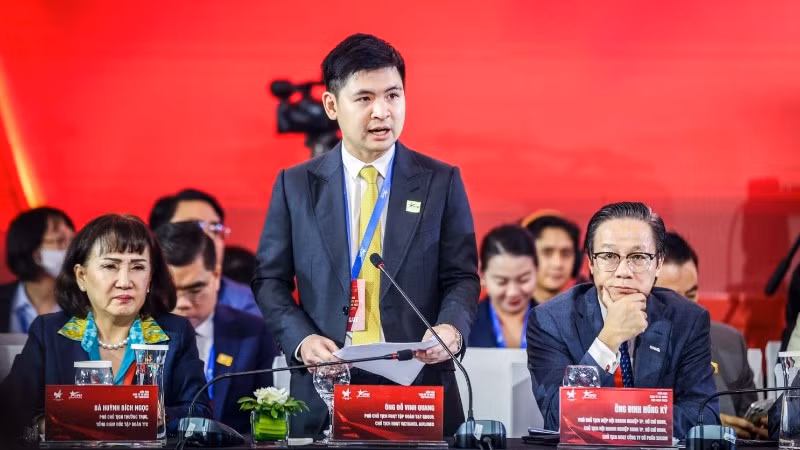 Ông Đỗ Vinh Quang nêu nhóm đề xuất tại Phiên đối thoại cấp cao Diễn đàn Kinh tế tư nhân Việt Nam 2025.
