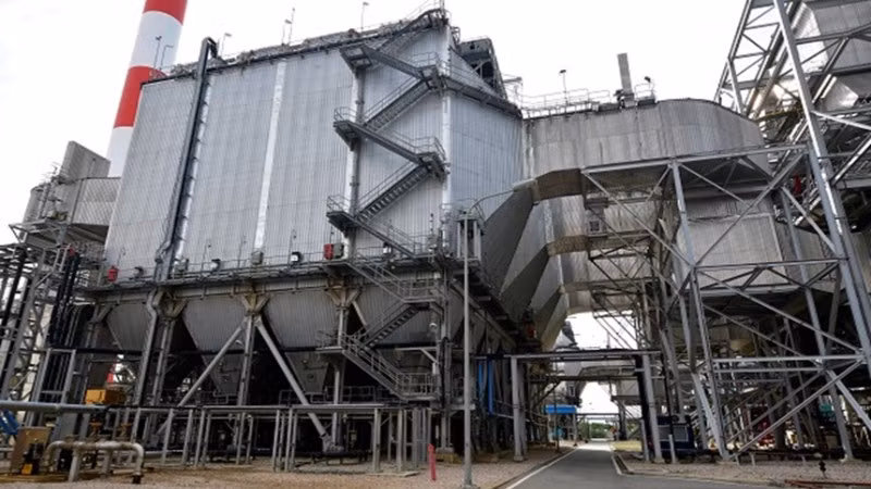 Hệ thống lọc bụi tĩnh điện (ESP) hiện đại tại Nhà máy Nhiệt điện Vĩnh Tân 4, bảo đảm dòng khí thải đạt tiêu chuẩn cho phép trước khi ra môi trường.