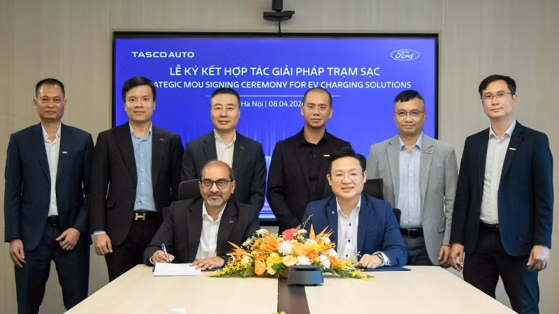 Lễ ký kết hợp tác giải pháp trạm sạc.