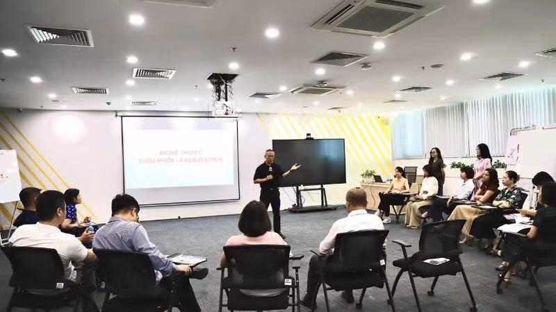Văn hóa học tập được ROX Group xây dựng như một phần trong chiến lược phát triển con người, từ mỗi cán bộ nhân viên đến đội ngũ lãnh đạo.