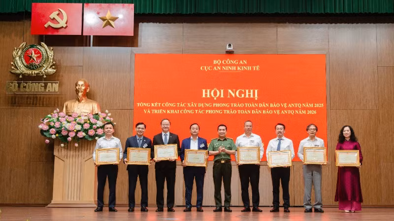 Seabank nhận bằng khen của Bộ Công an.